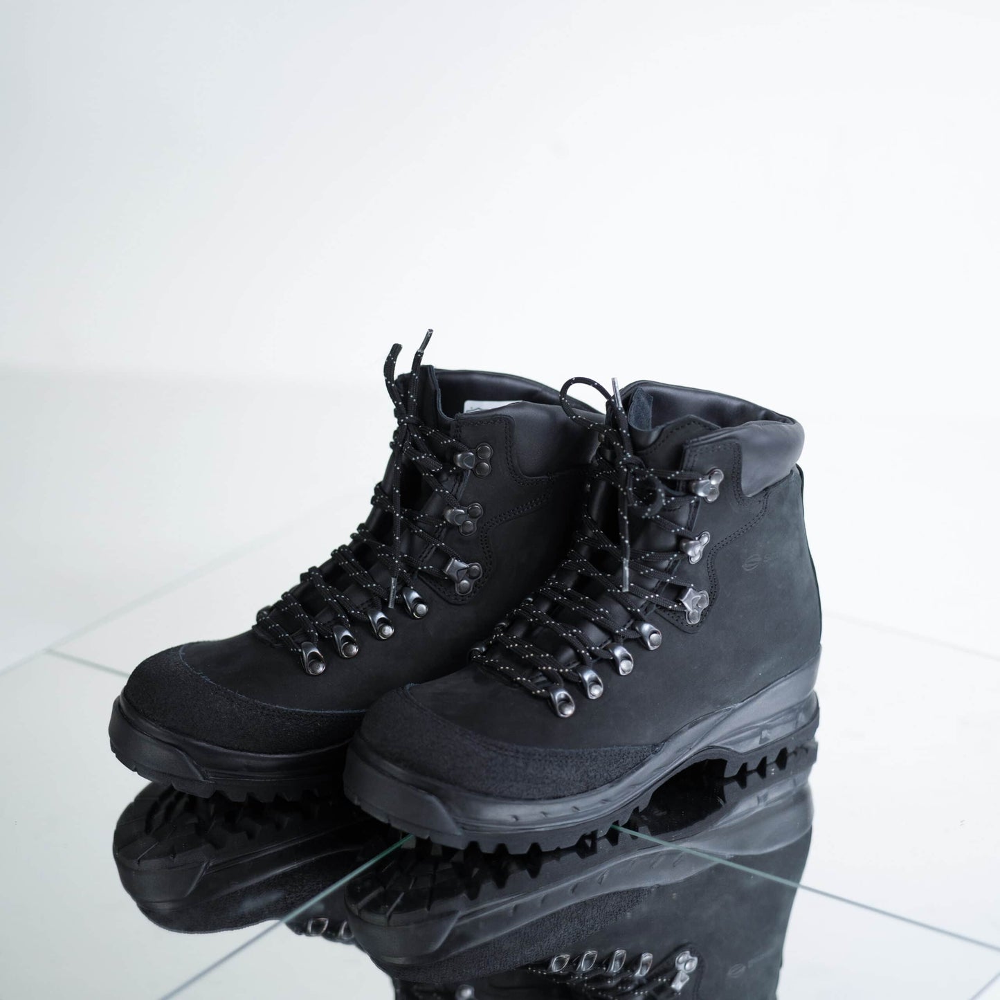 553P Schwarze Wanderstiefel