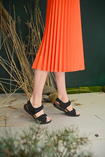 Liiva Women's Leather Sandals 